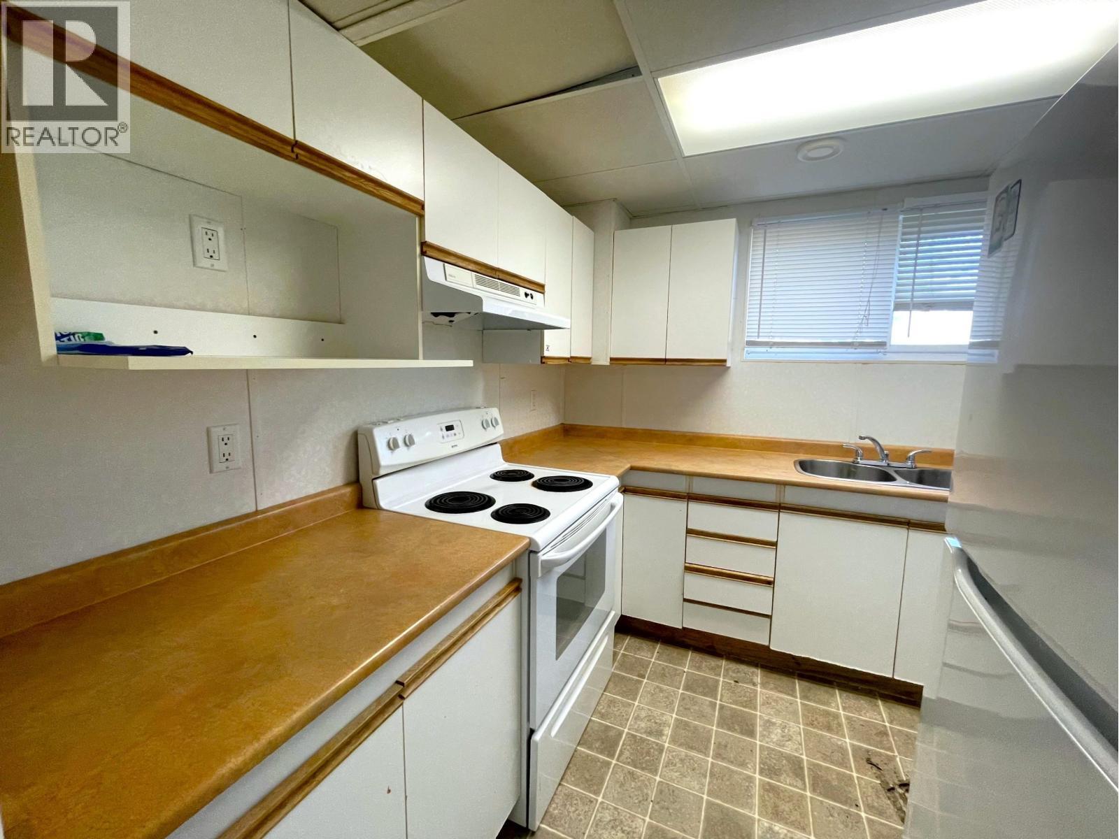 9714 9716 102 Avenue, Fort St. John, BC - Indoor Photo Showing Kitchen With Double Sink