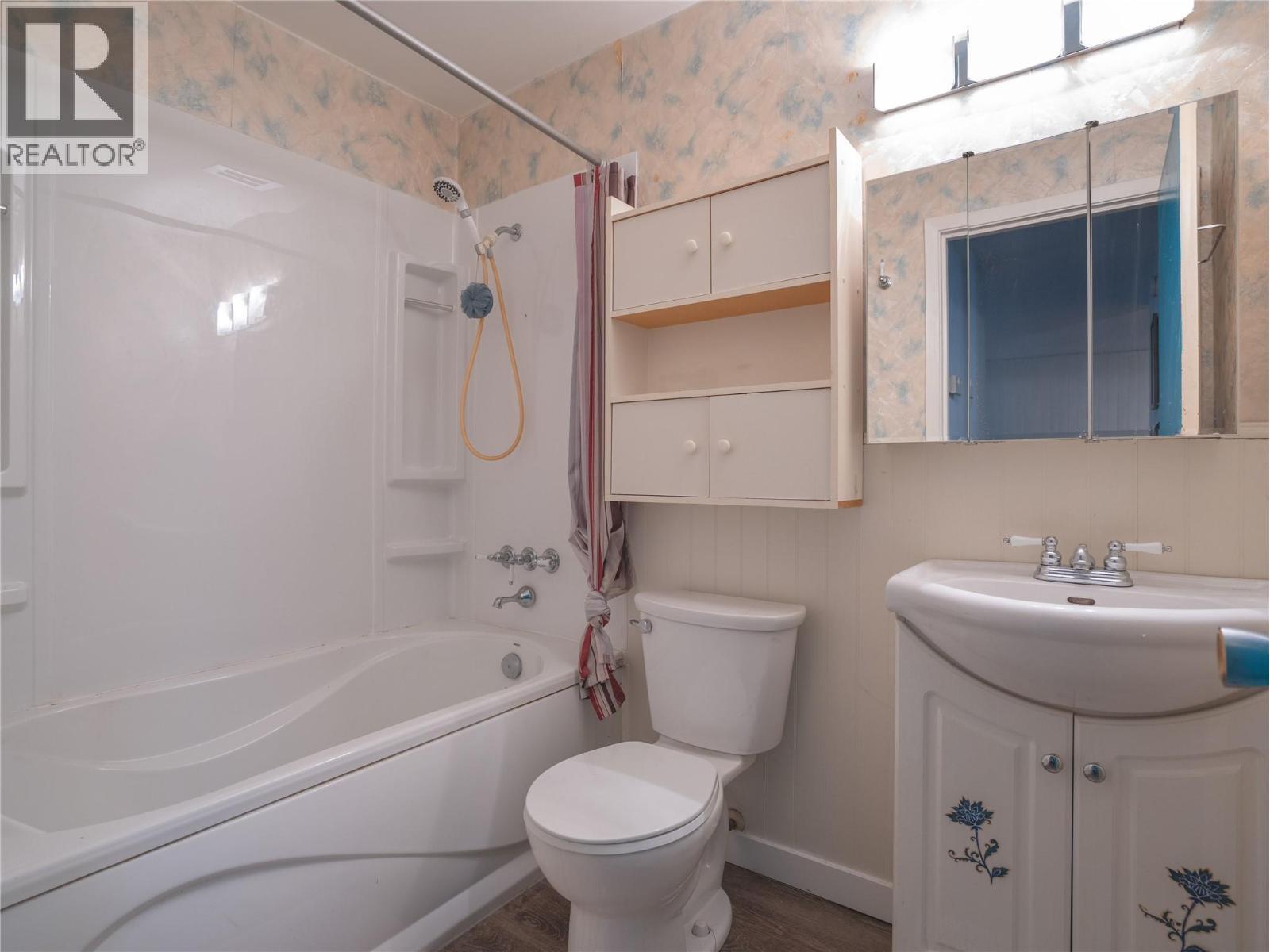 1300 Church St Street Unit# 102, Penticton, BC - Indoor Photo Showing Bathroom