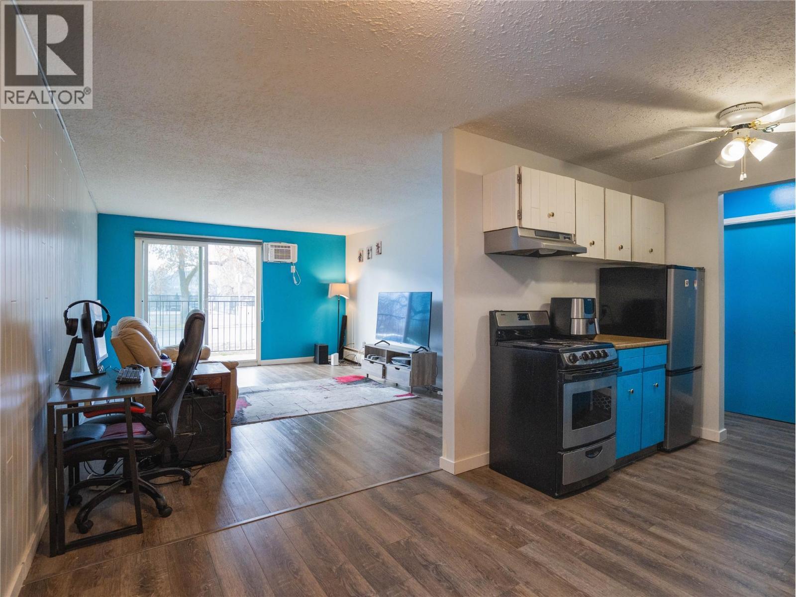 1300 Church St Street Unit# 102, Penticton, BC - Indoor Photo Showing Kitchen