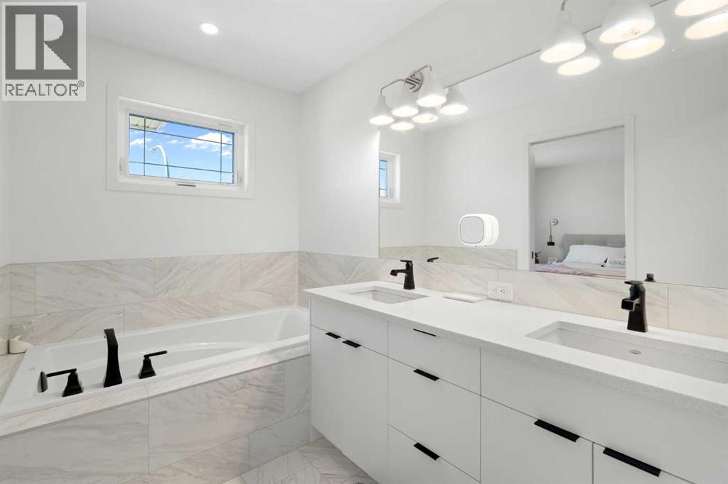 36 Magnolia Bay Se, Calgary, AB - Indoor Photo Showing Bathroom