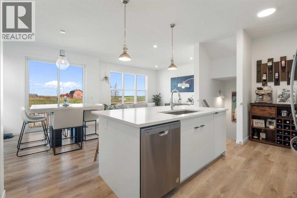 36 Magnolia Bay Se, Calgary, AB - Indoor Photo Showing Kitchen