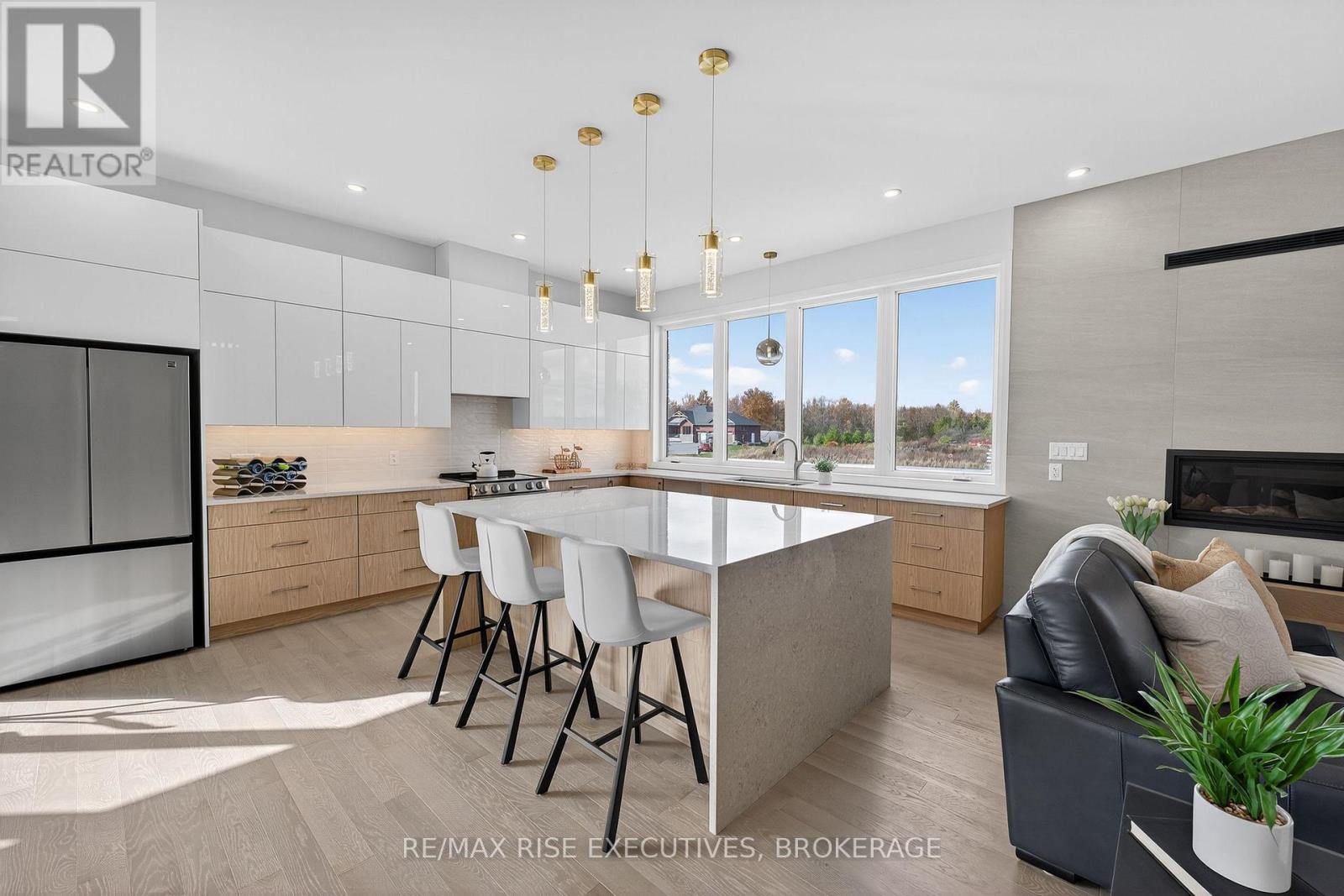 158 Summerside Drive, Frontenac (Frontenac South), ON - Indoor Photo Showing Kitchen With Upgraded Kitchen