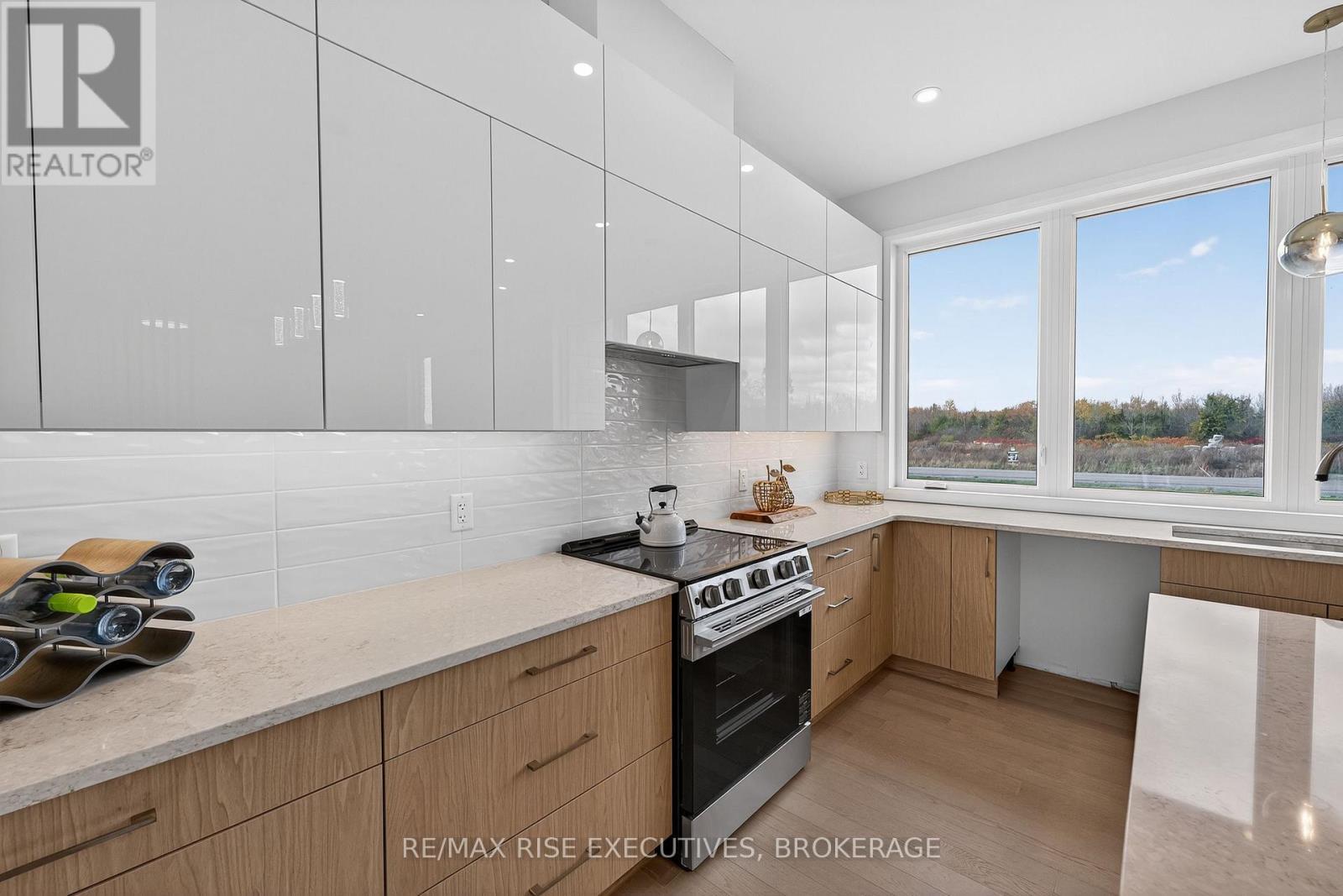 158 Summerside Drive, Frontenac (Frontenac South), ON - Indoor Photo Showing Kitchen With Upgraded Kitchen