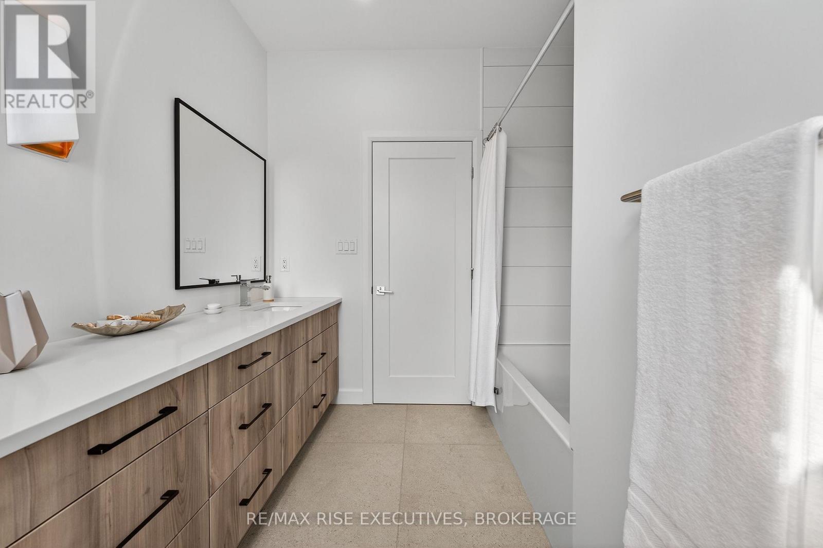 158 Summerside Drive, Frontenac (Frontenac South), ON - Indoor Photo Showing Bathroom