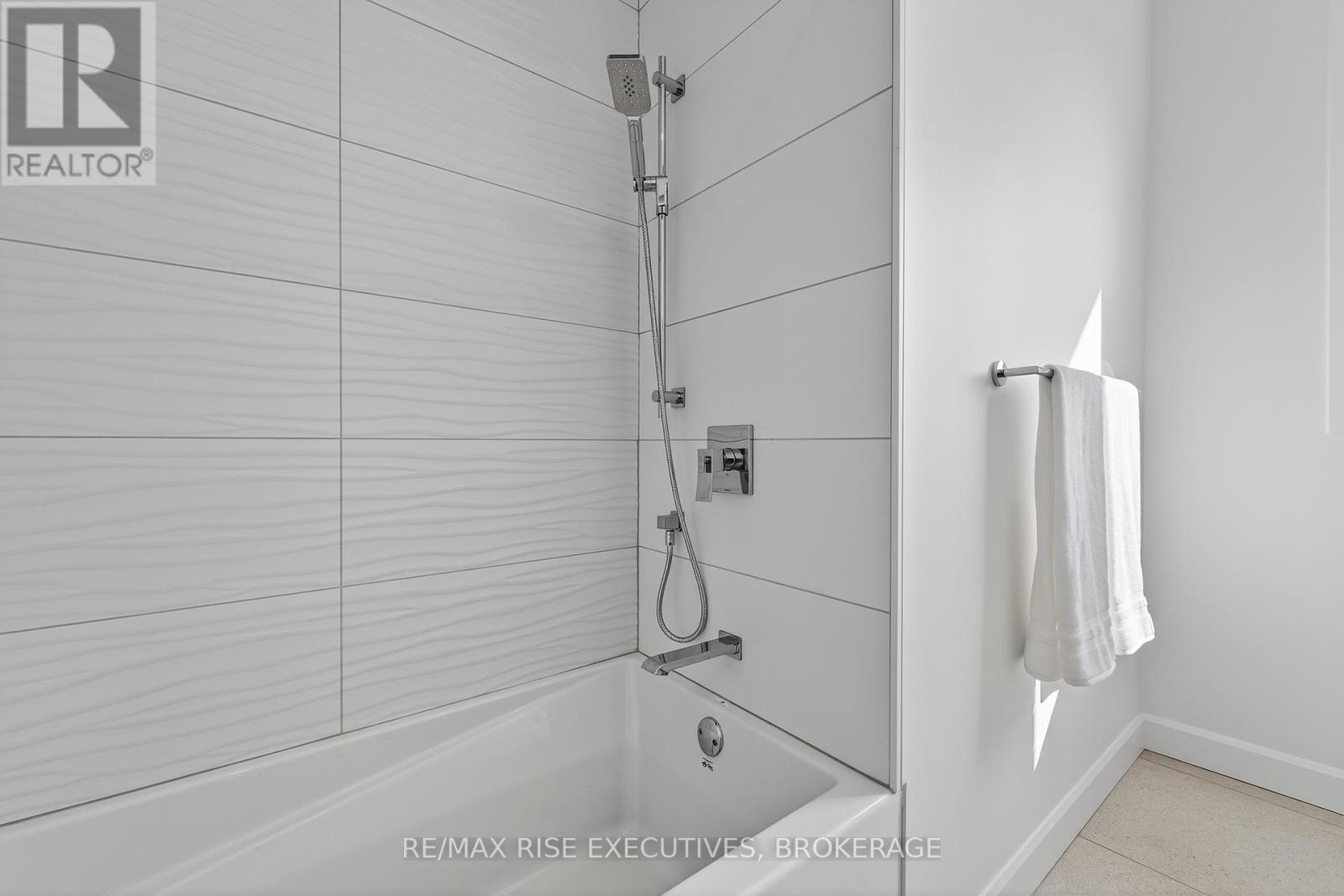 158 Summerside Drive, Frontenac (Frontenac South), ON - Indoor Photo Showing Bathroom