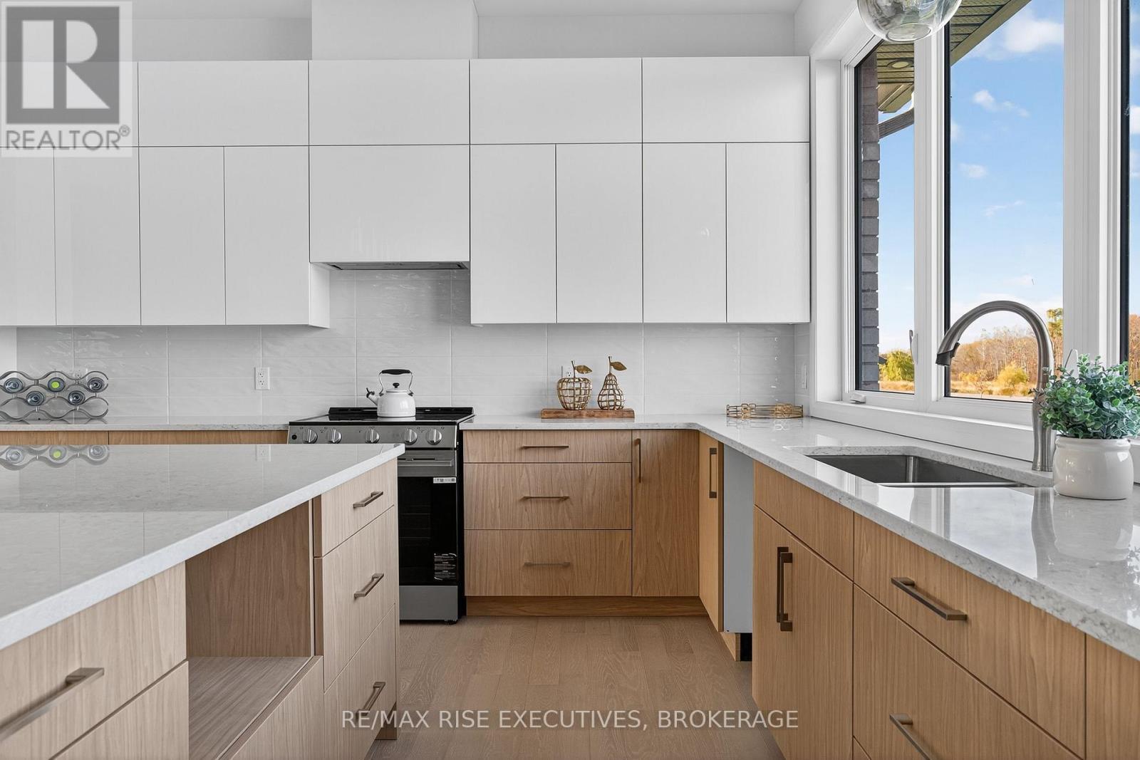 158 Summerside Drive, Frontenac (Frontenac South), ON - Indoor Photo Showing Kitchen With Upgraded Kitchen