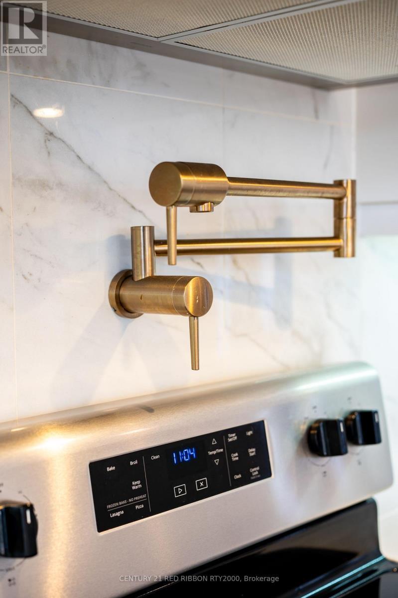 18 Mcnab Street, Strathroy-Caradoc (Se), ON - Indoor