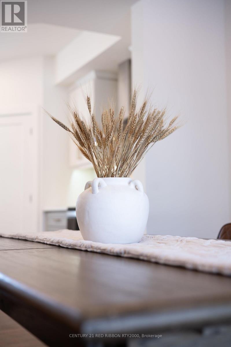 18 Mcnab Street, Strathroy-Caradoc (Se), ON - Indoor