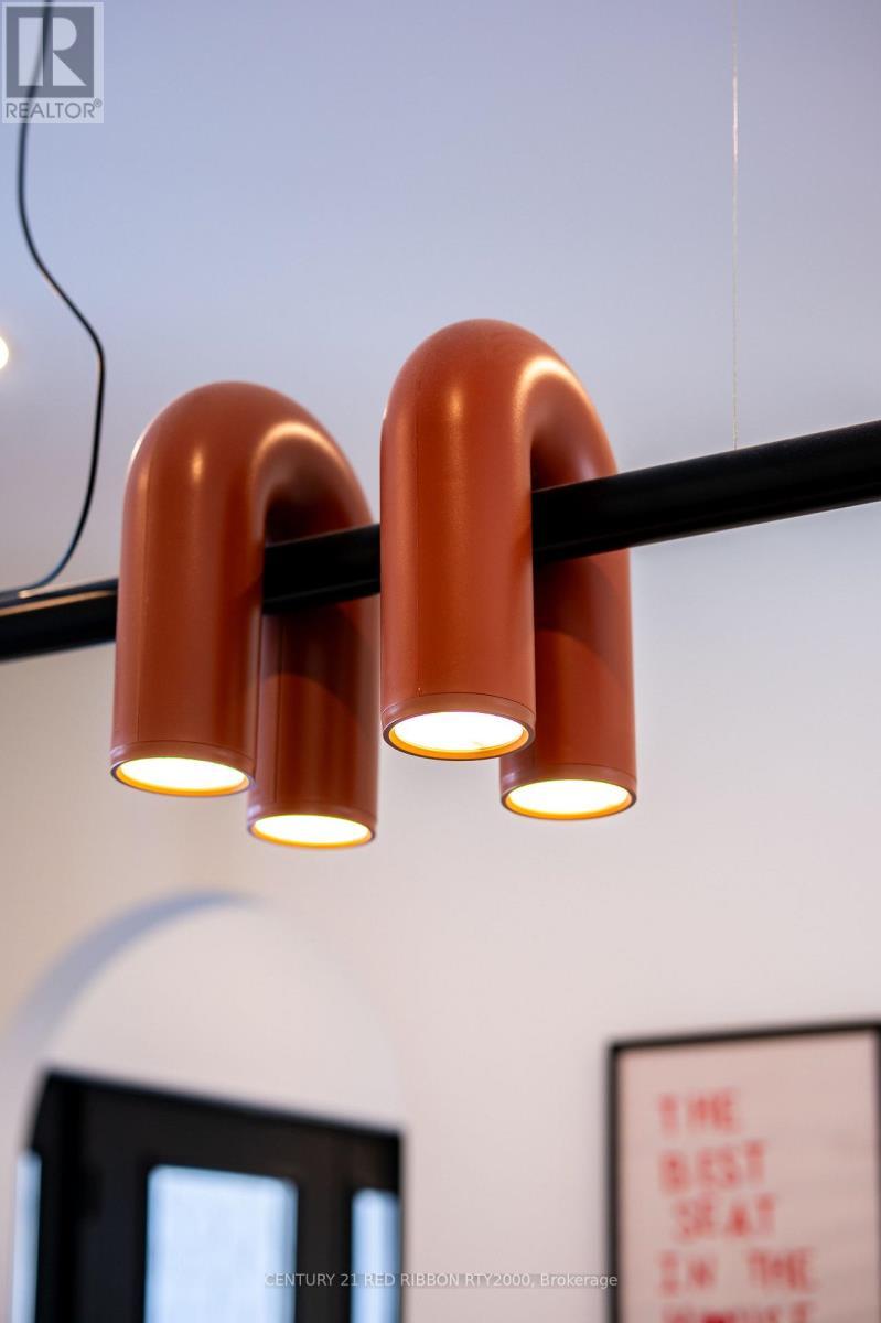 18 Mcnab Street, Strathroy-Caradoc (Se), ON -