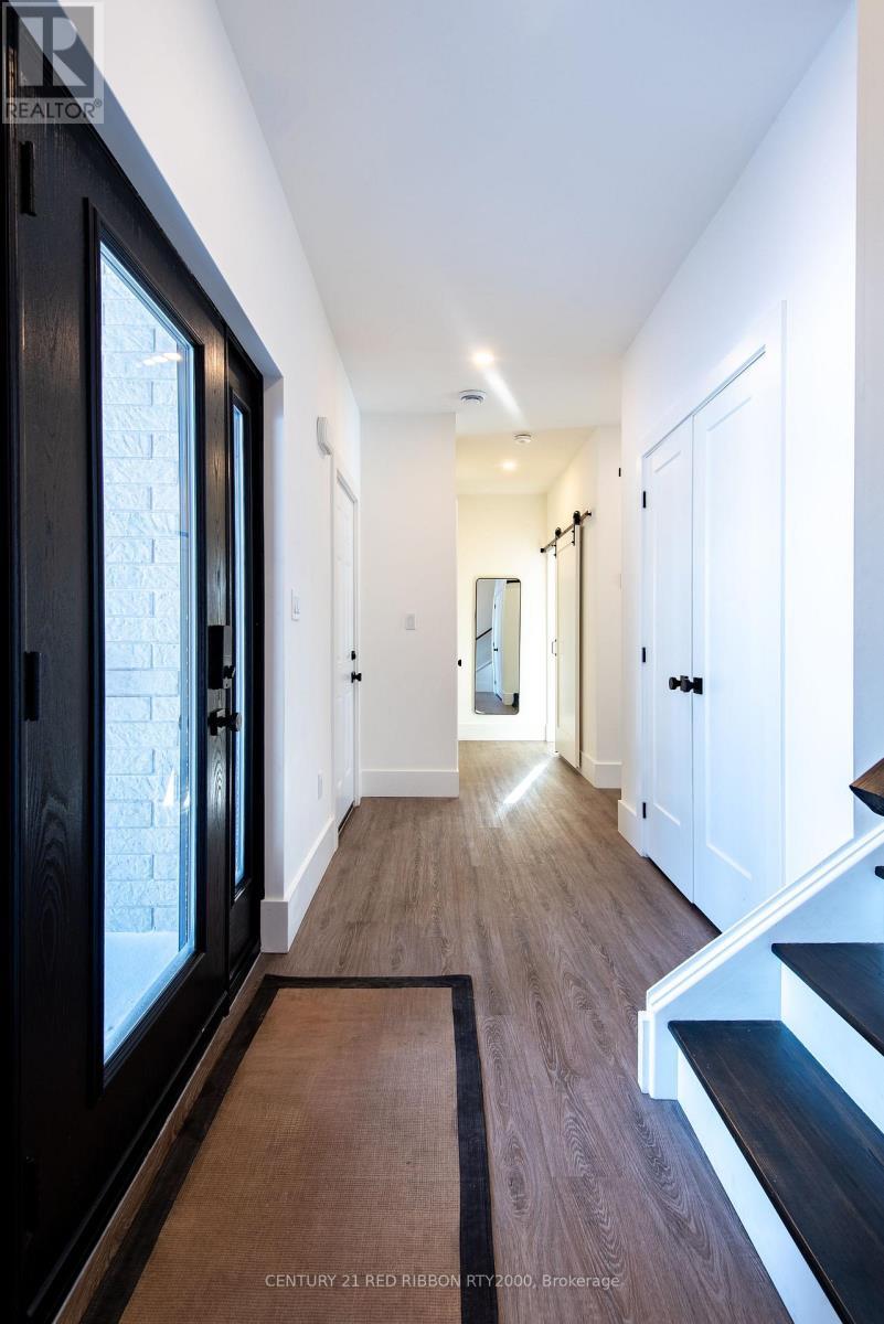 18 Mcnab Street, Strathroy-Caradoc (Se), ON - Indoor Photo Showing Other Room