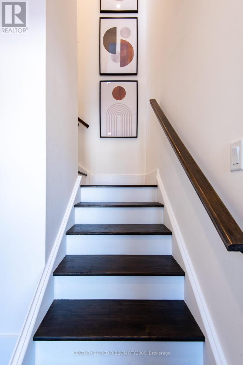 18 Mcnab Street, Strathroy-Caradoc (Se), ON - Indoor Photo Showing Other Room