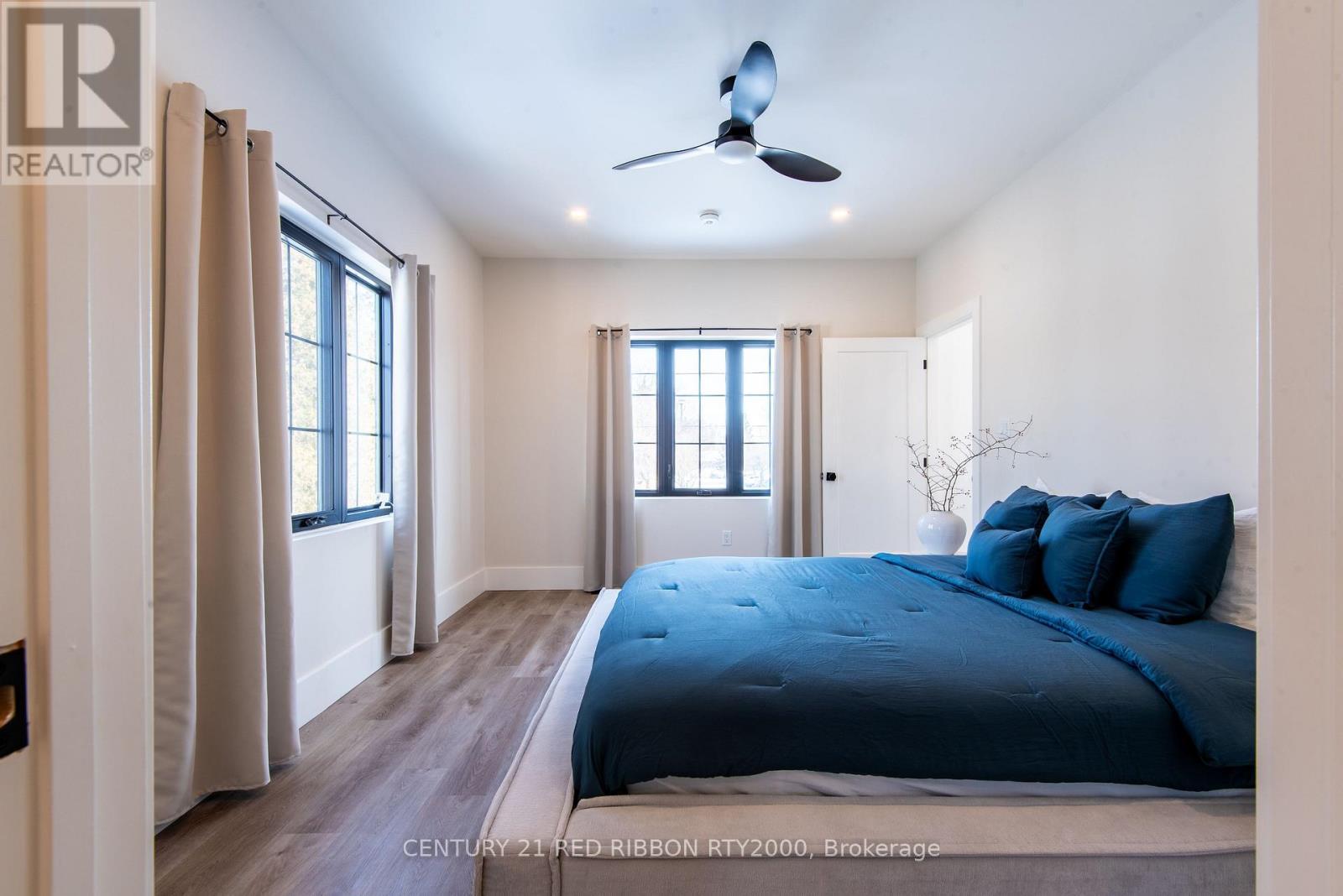 18 Mcnab Street, Strathroy-Caradoc (Se), ON - Indoor Photo Showing Bedroom