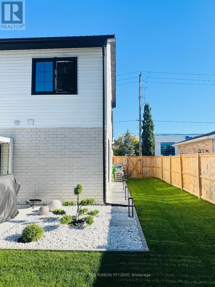 18 Mcnab Street, Strathroy-Caradoc (Se), ON - Outdoor