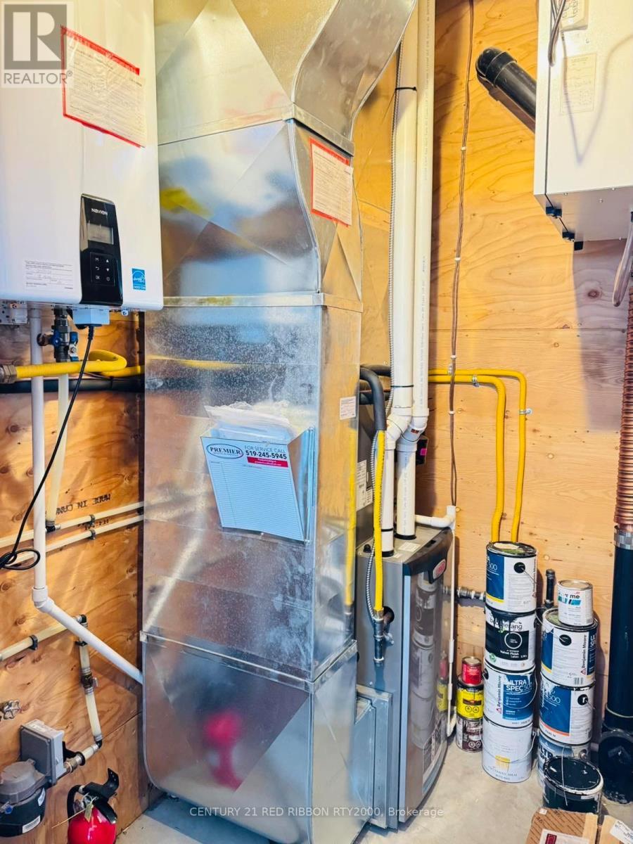 18 Mcnab Street, Strathroy-Caradoc (Se), ON - Indoor Photo Showing Basement