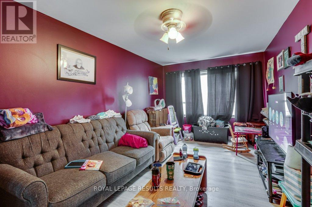42 Redan Street, St. Thomas, ON - Indoor Photo Showing Living Room With Fireplace