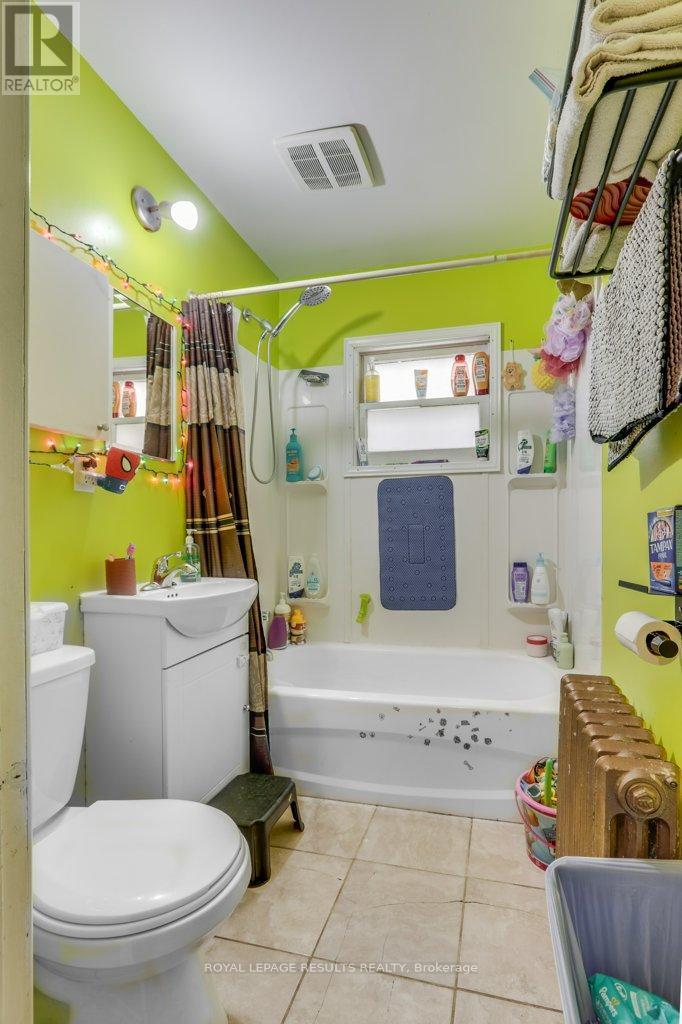 42 Redan Street, St. Thomas, ON - Indoor Photo Showing Bathroom