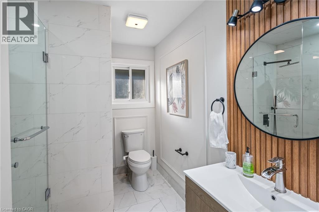 15 Andres Street, Virgil, ON - Indoor Photo Showing Bathroom