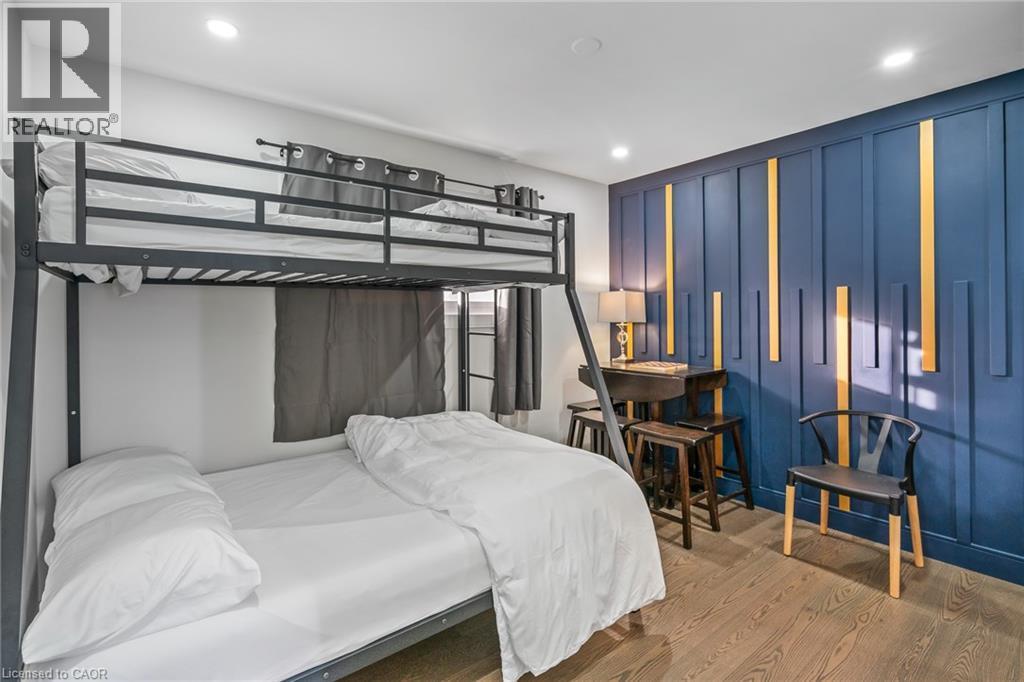 15 Andres Street, Virgil, ON - Indoor Photo Showing Bedroom