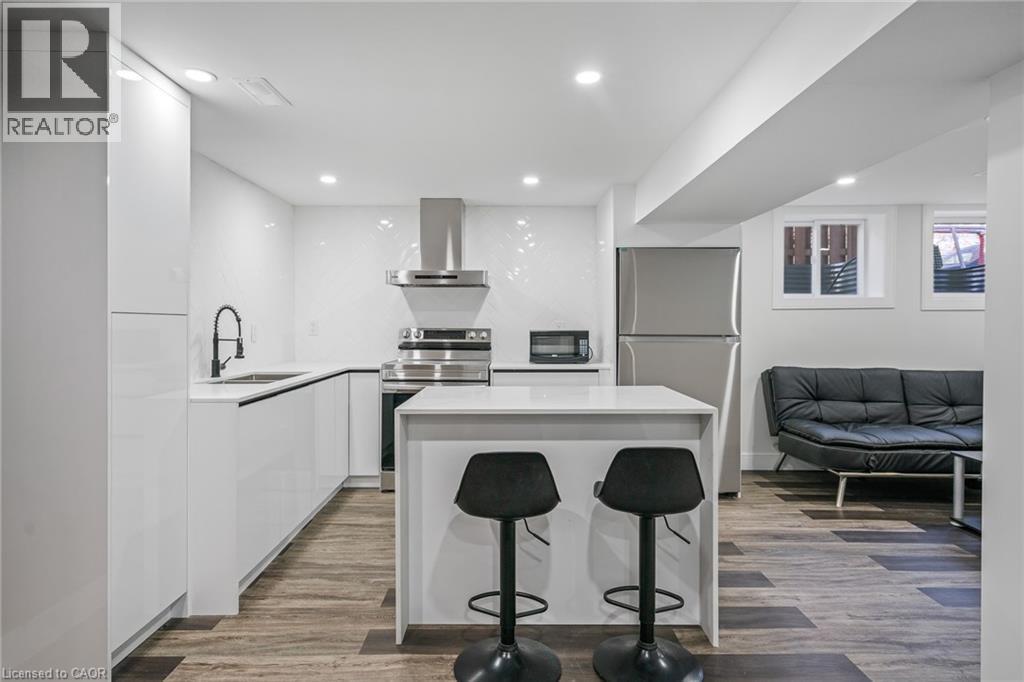 15 Andres Street, Virgil, ON - Indoor Photo Showing Kitchen