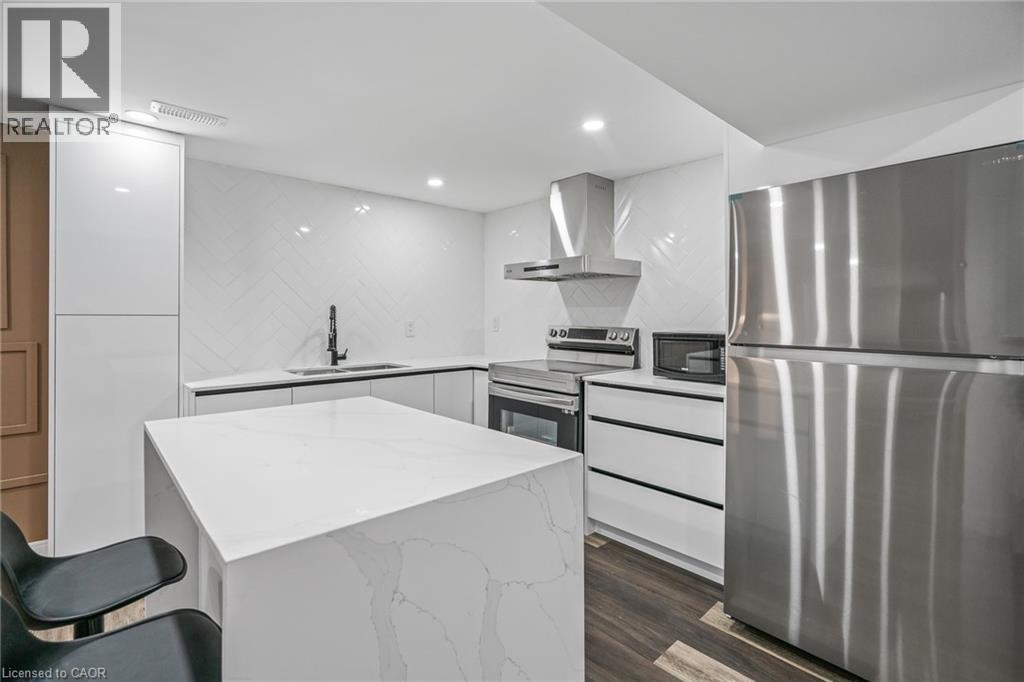 15 Andres Street, Virgil, ON - Indoor Photo Showing Kitchen