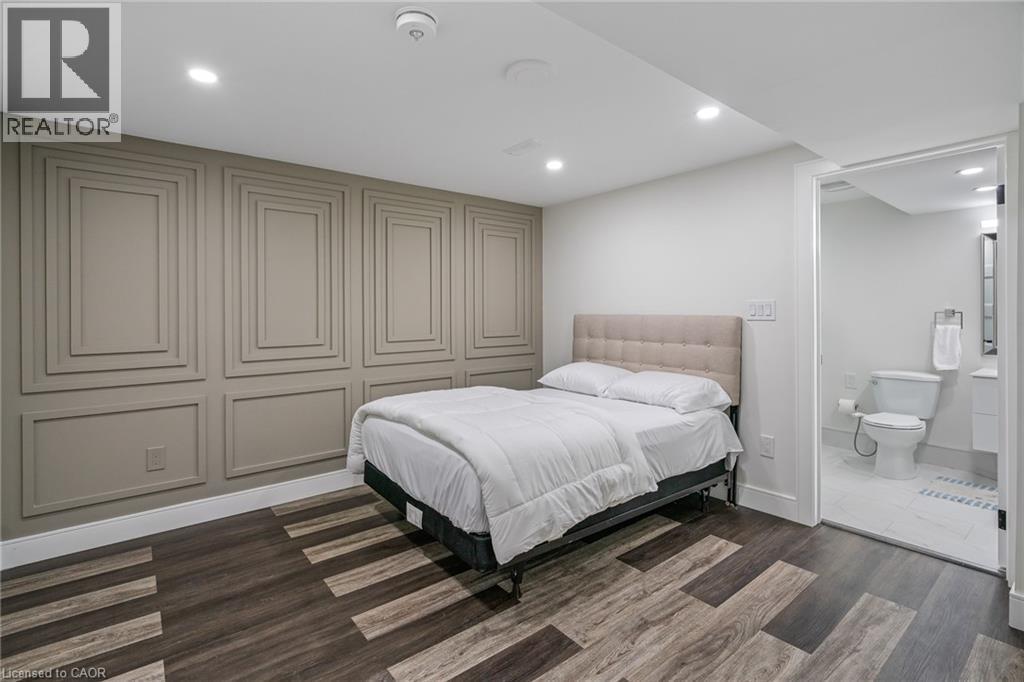 15 Andres Street, Virgil, ON - Indoor Photo Showing Bedroom