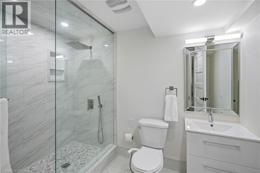 15 Andres Street, Virgil, ON - Indoor Photo Showing Bathroom