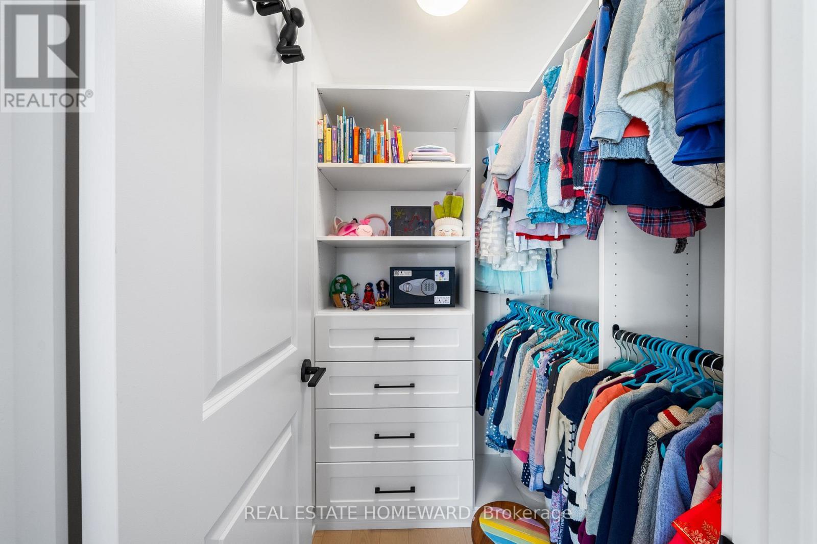 1344 Gull Crossing, Pickering, ON - Indoor With Storage