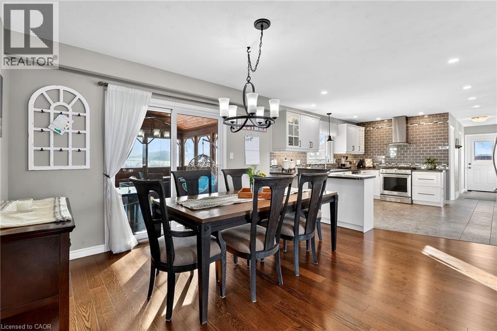 6140 Sixteen Road, West Lincoln, ON - Indoor Photo Showing Dining Room