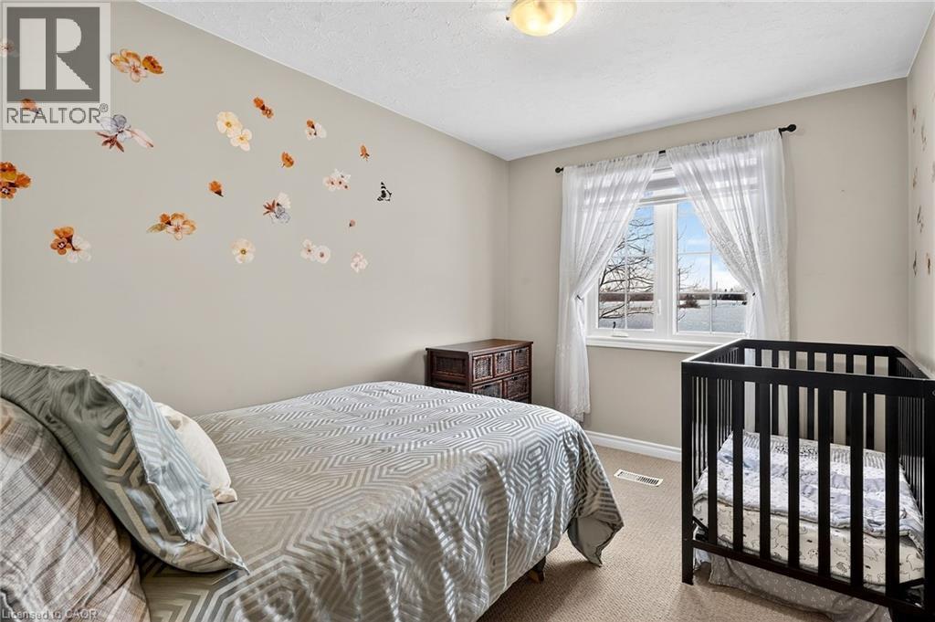 6140 Sixteen Road, West Lincoln, ON - Indoor Photo Showing Bedroom