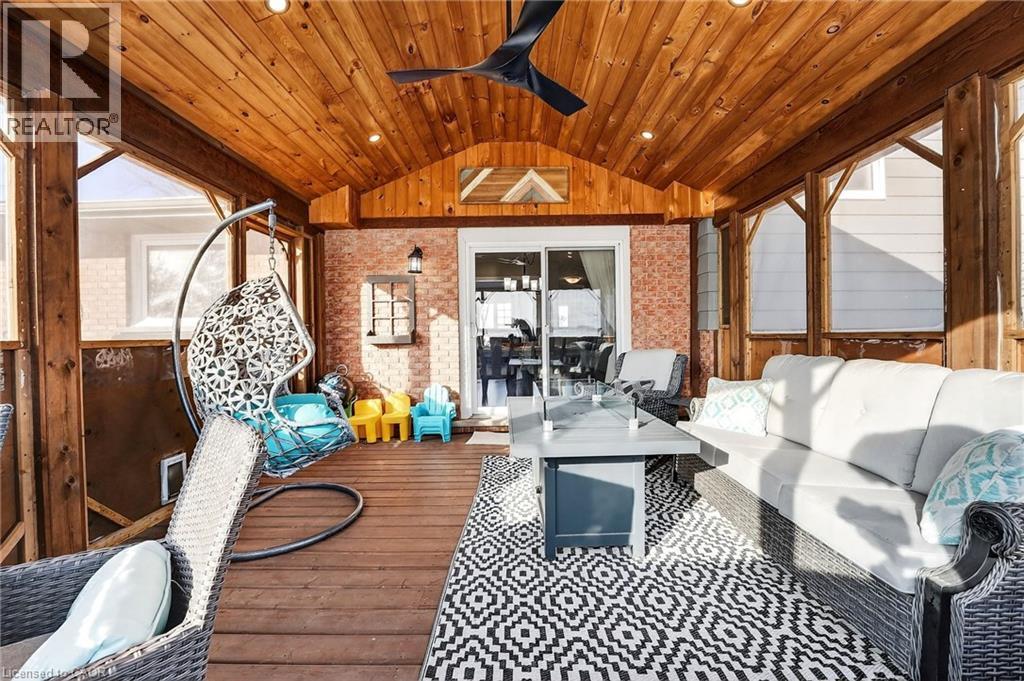 6140 Sixteen Road, West Lincoln, ON - With Deck Patio Veranda With Exterior