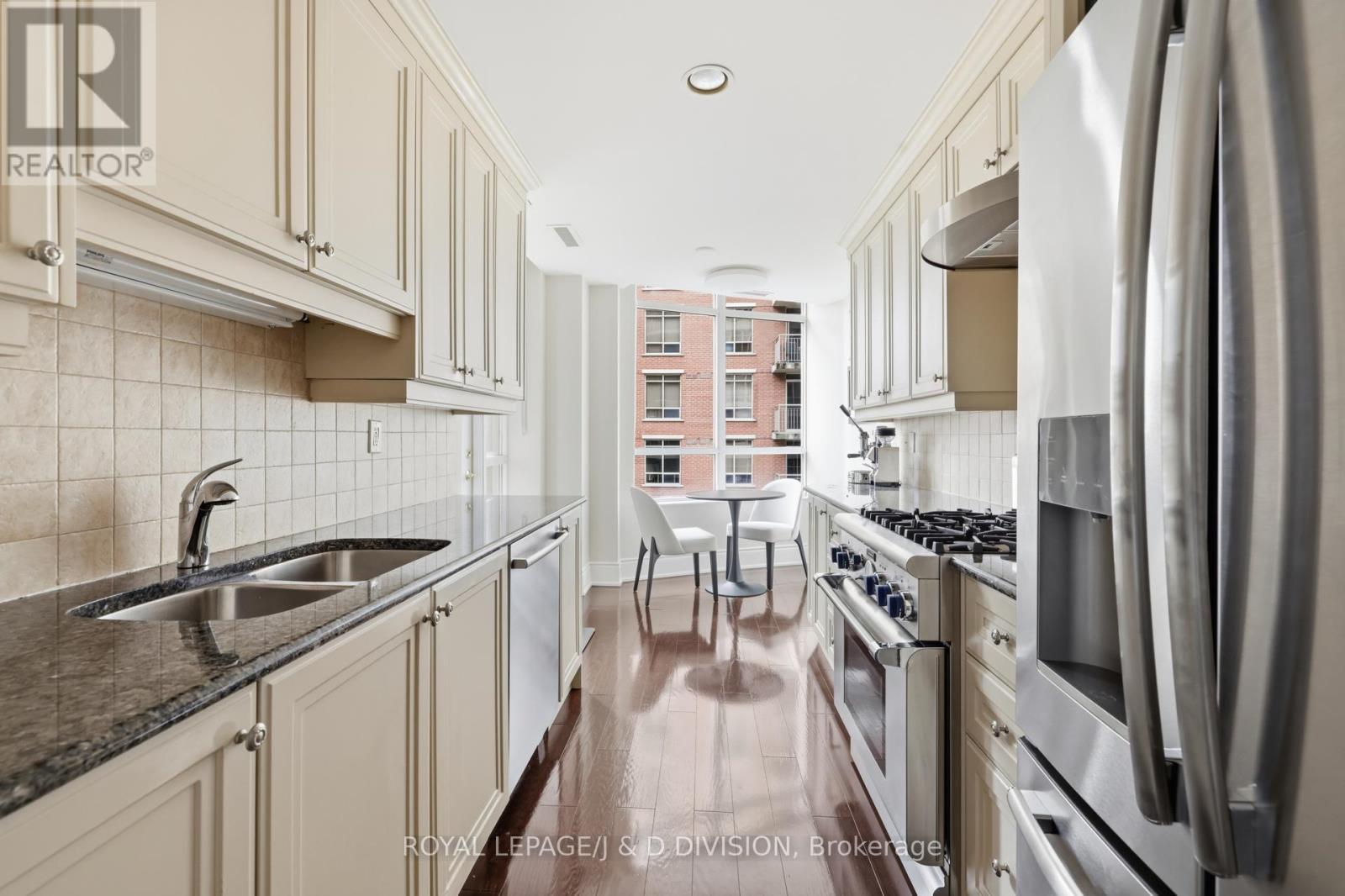 Eat-In Kitchen - 401 - 55 Delisle Avenue, Toronto, ON - Indoor Photo Showing Kitchen With Stainless Steel Kitchen With Double Sink With Upgraded Kitchen