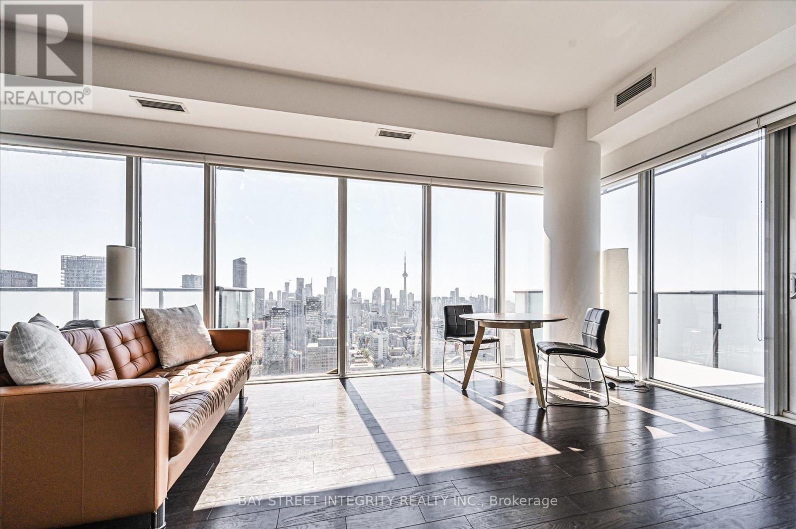 5302 - 1080 Bay Street, Toronto, ON - Indoor Photo Showing Living Room