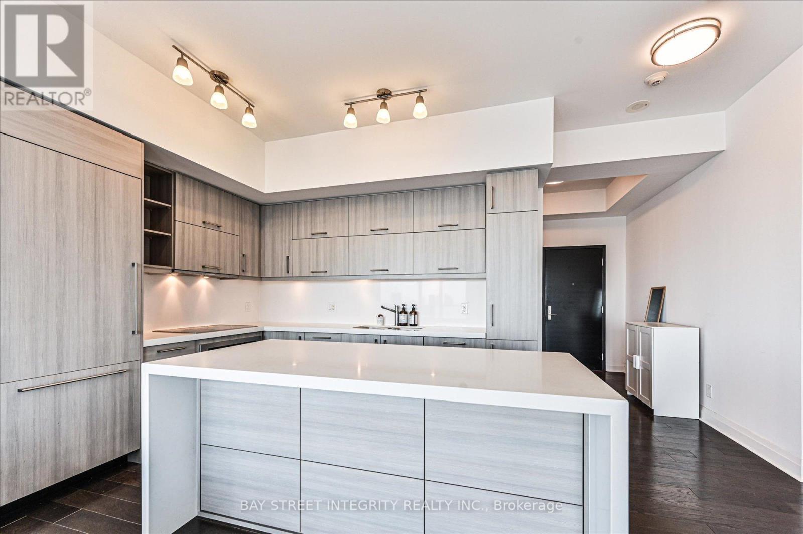 5302 - 1080 Bay Street, Toronto, ON - Indoor Photo Showing Kitchen