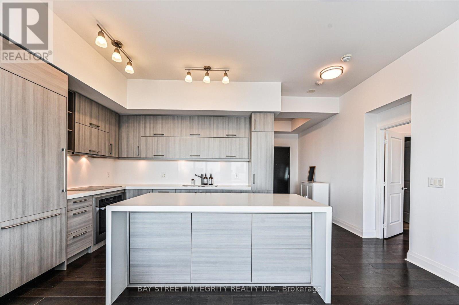5302 - 1080 Bay Street, Toronto, ON - Indoor Photo Showing Kitchen