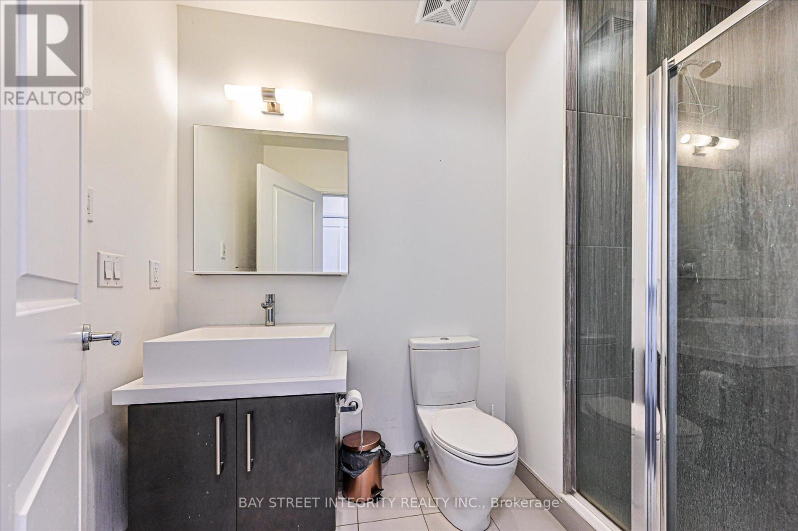 5302 - 1080 Bay Street, Toronto, ON - Indoor Photo Showing Bathroom