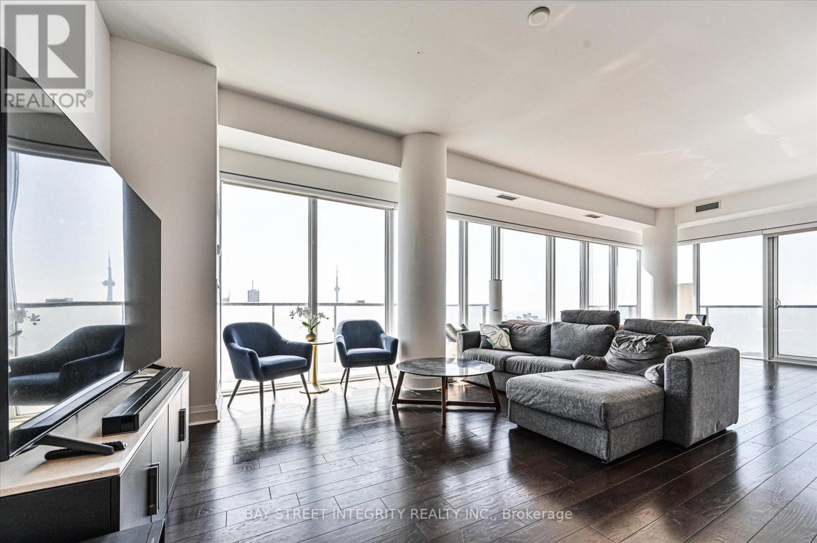 5302 - 1080 Bay Street, Toronto, ON - Indoor Photo Showing Living Room