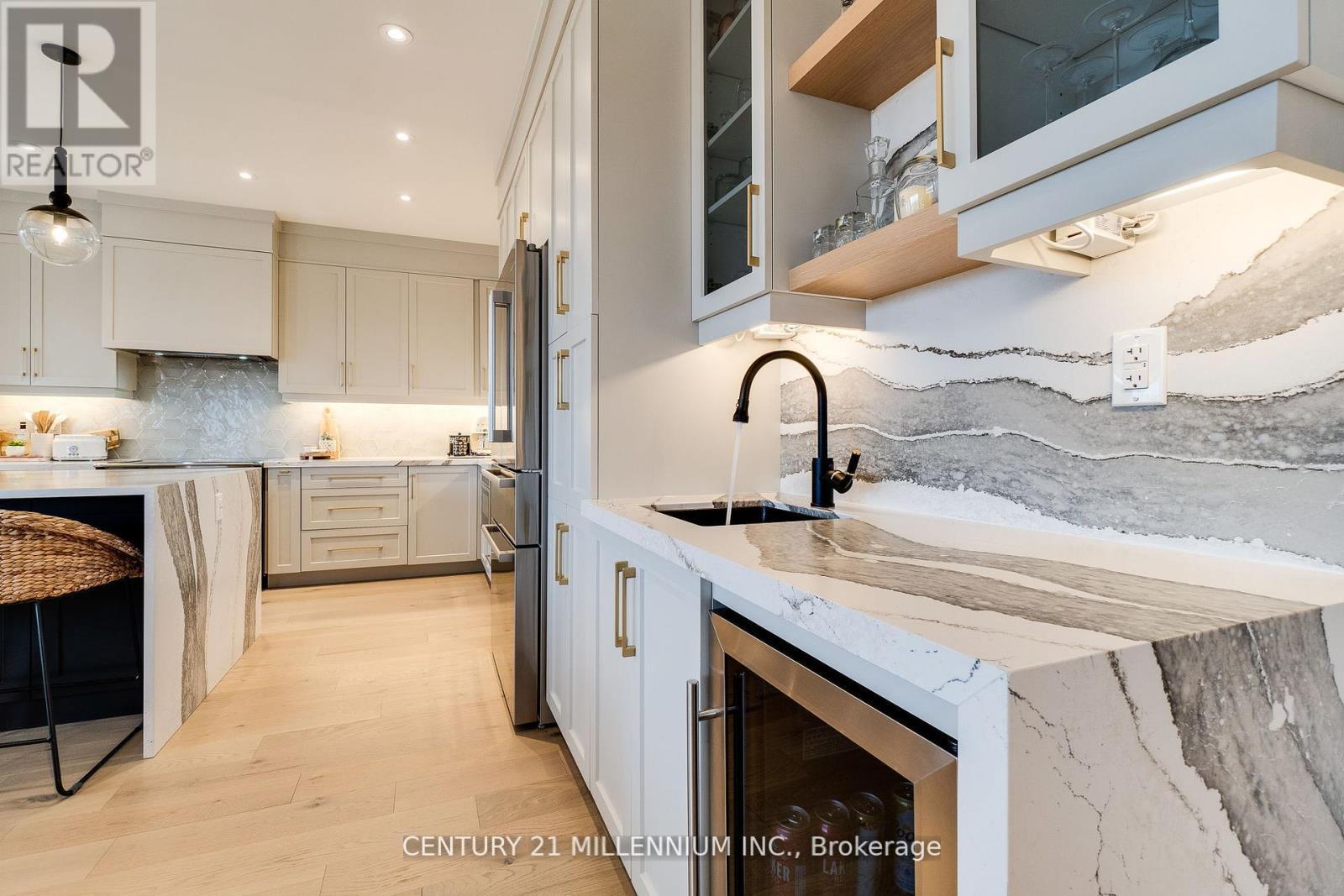 1956 Don White Court, Oshawa, ON - Indoor Photo Showing Kitchen With Upgraded Kitchen