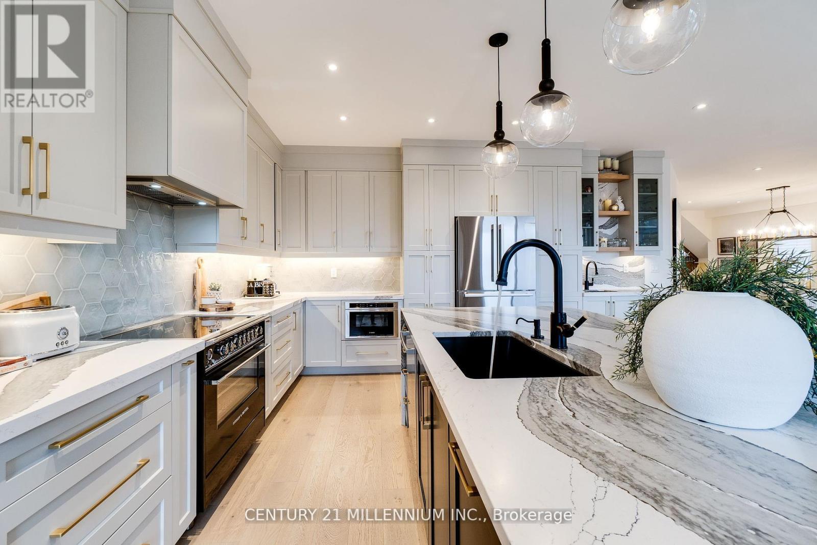 1956 Don White Court, Oshawa, ON - Indoor Photo Showing Kitchen With Upgraded Kitchen