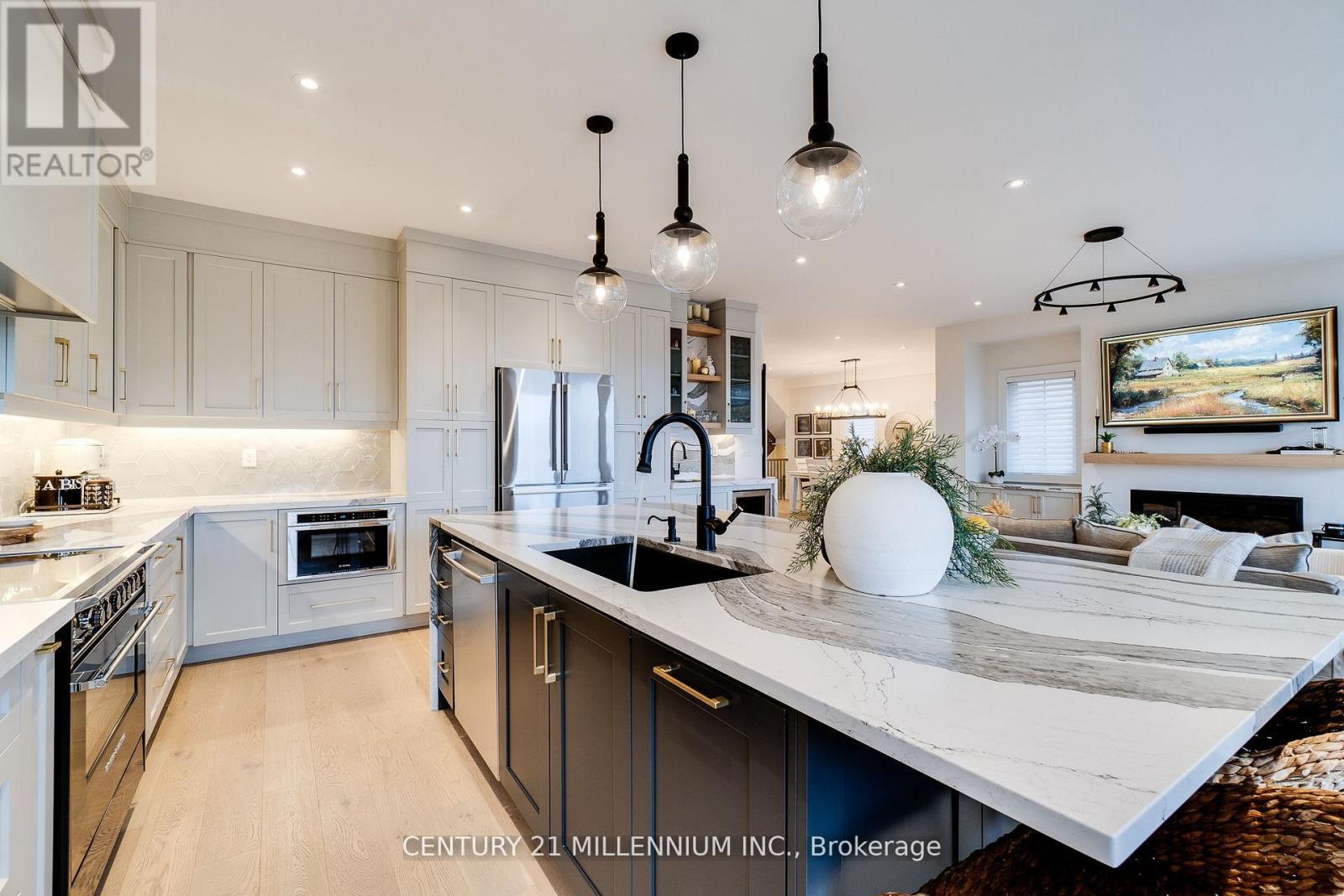 1956 Don White Court, Oshawa, ON - Indoor Photo Showing Kitchen With Upgraded Kitchen