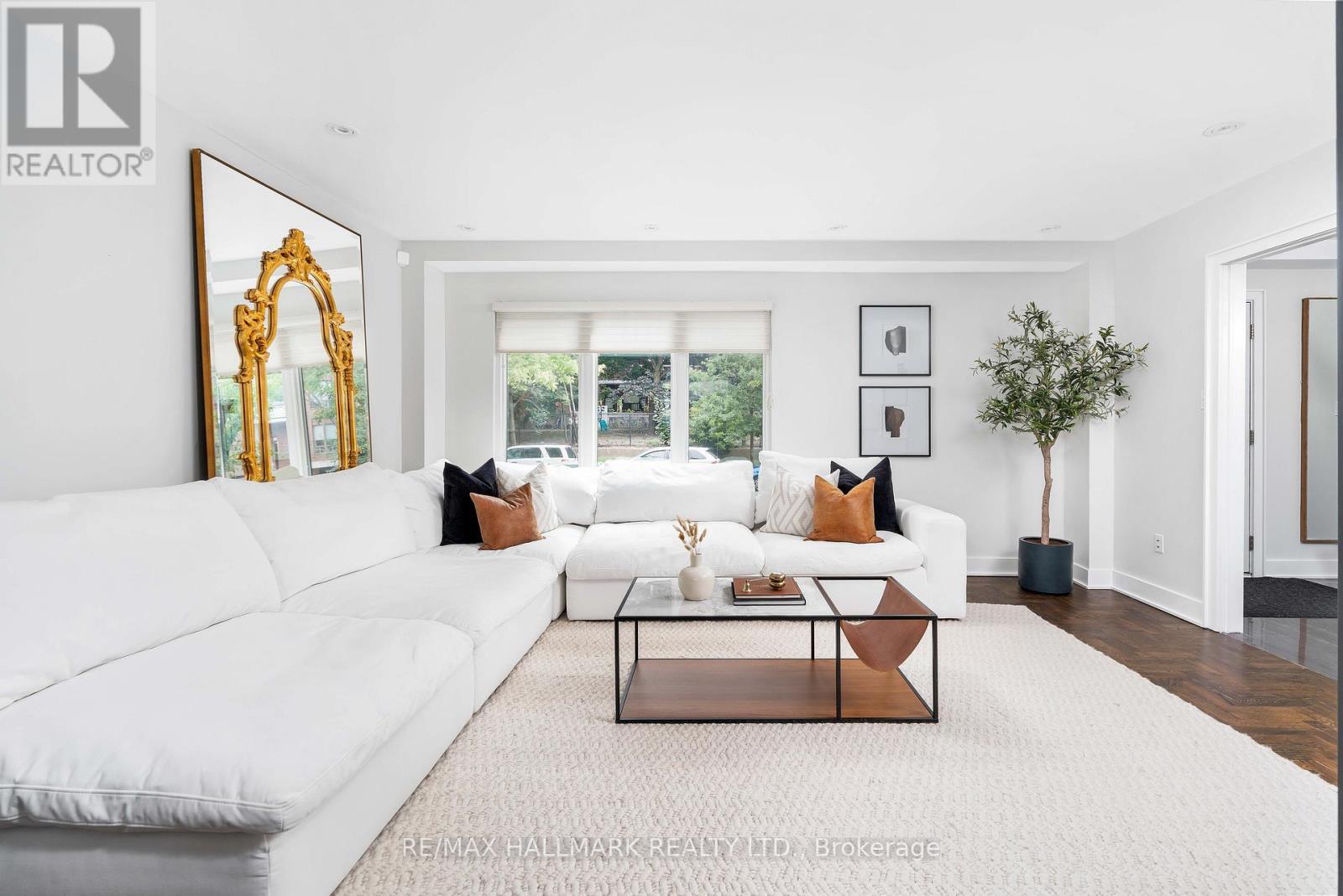 274 Gowan Avenue, Toronto, ON - Indoor Photo Showing Living Room