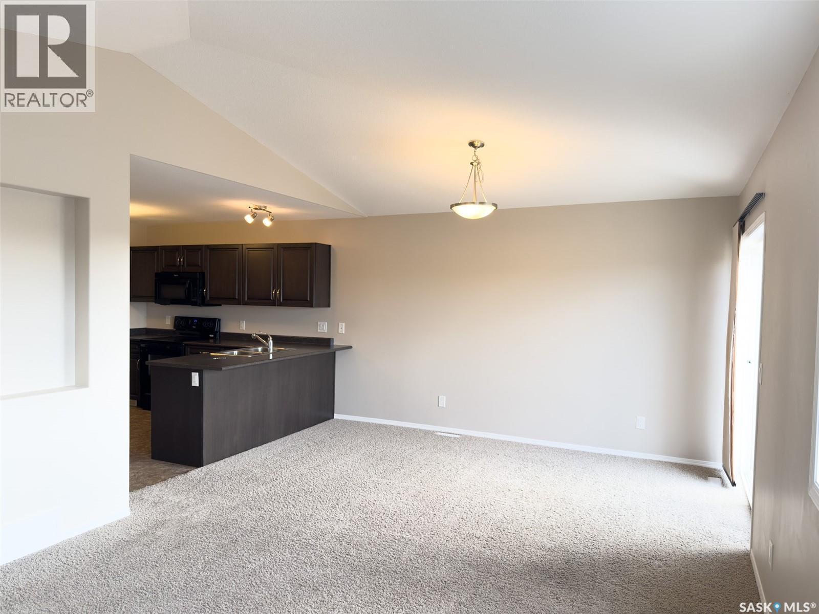 329 100 Chaparral Boulevard, Martensville, SK - Indoor Photo Showing Kitchen