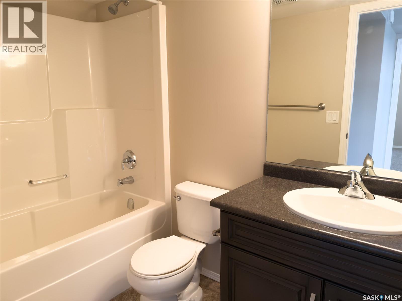 329 100 Chaparral Boulevard, Martensville, SK - Indoor Photo Showing Bathroom