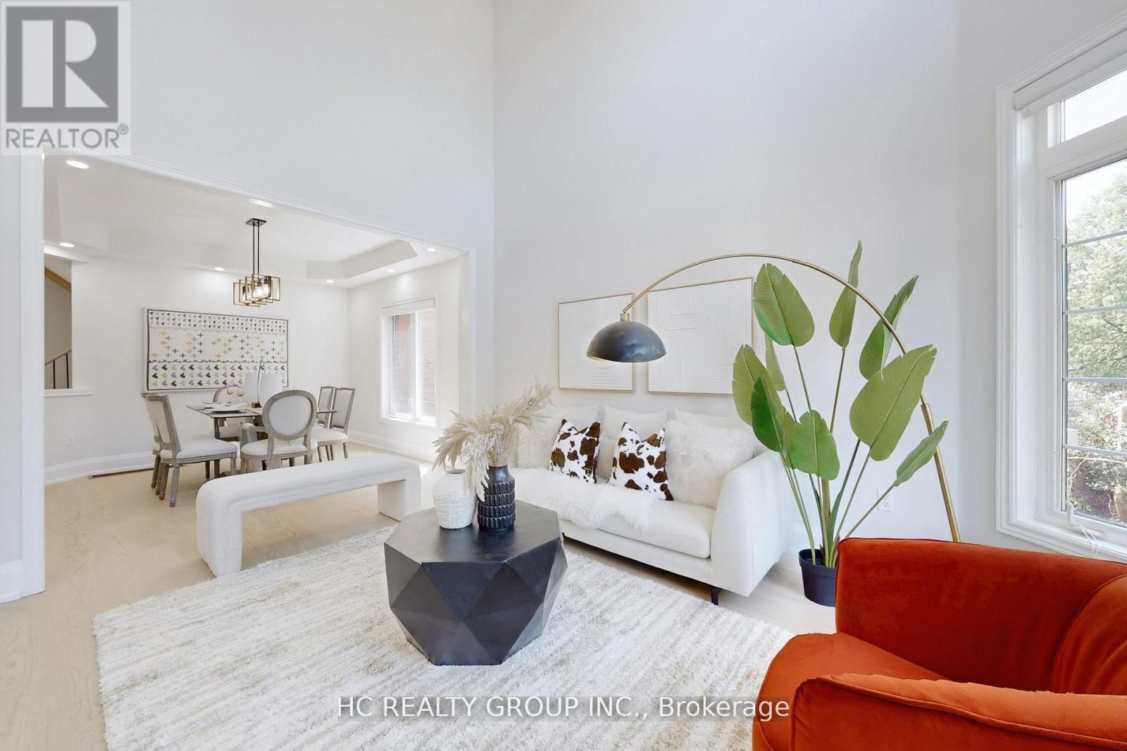 47 Medoc Place, Vaughan, ON - Indoor Photo Showing Living Room