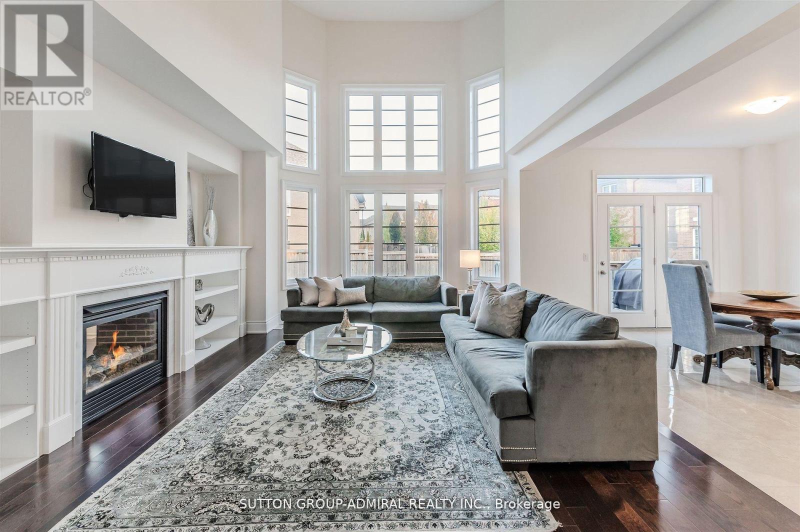 23 Samson Trail, King, ON - Indoor Photo Showing Living Room With Fireplace