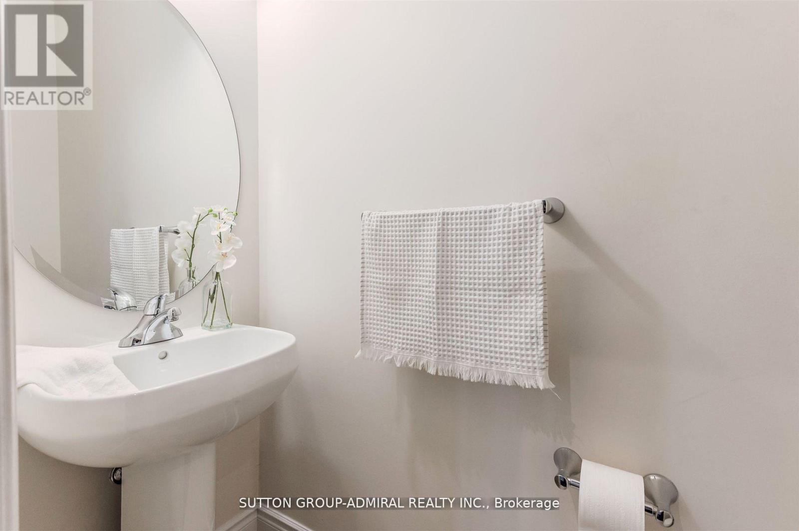 23 Samson Trail, King, ON - Indoor Photo Showing Bathroom