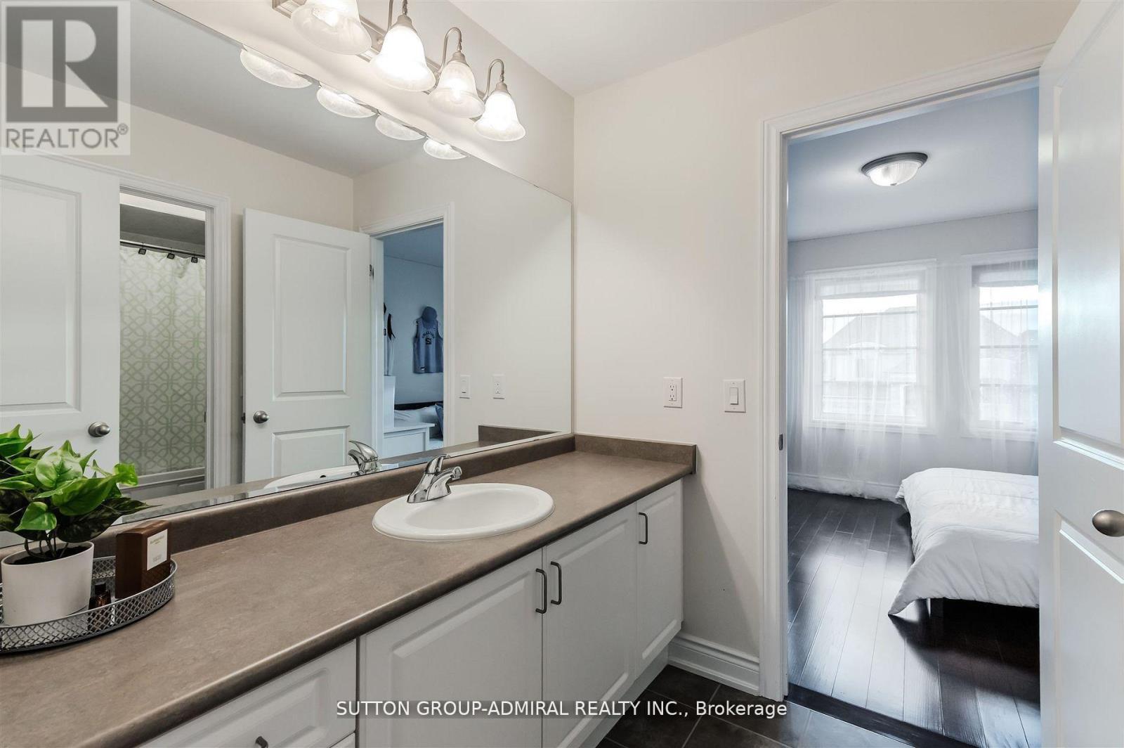 23 Samson Trail, King, ON - Indoor Photo Showing Bathroom