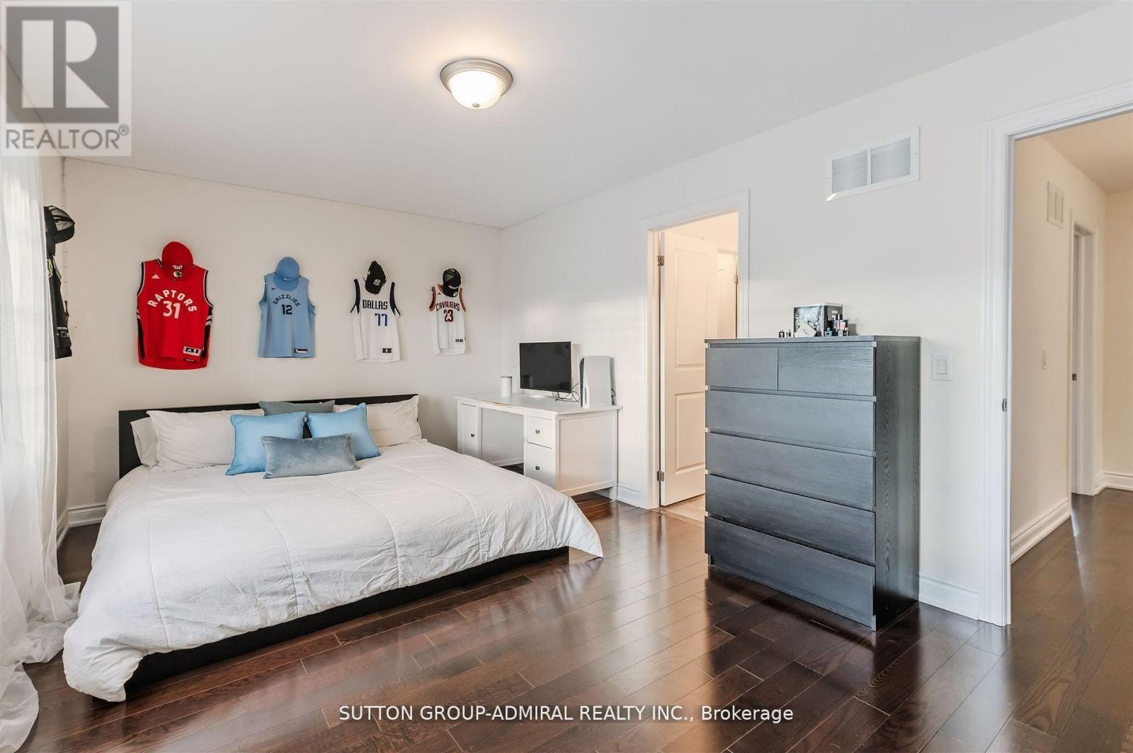 23 Samson Trail, King, ON - Indoor Photo Showing Bedroom