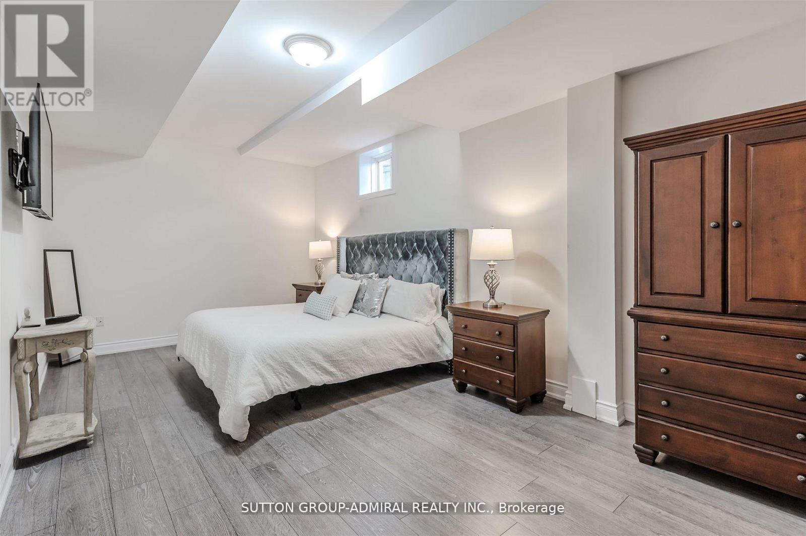 23 Samson Trail, King, ON - Indoor Photo Showing Bedroom