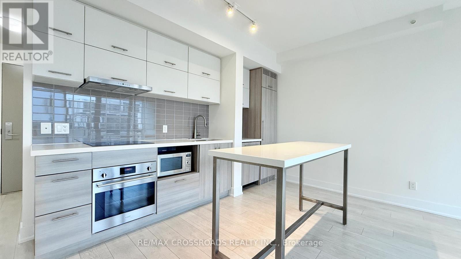 801 - 180 Enterprise Boulevard, Markham, ON - Indoor Photo Showing Kitchen With Upgraded Kitchen