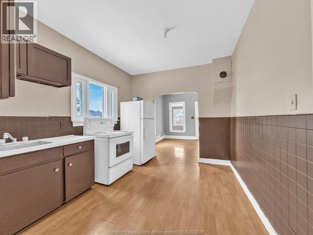944 Maisonville, Windsor, ON - Indoor Photo Showing Kitchen